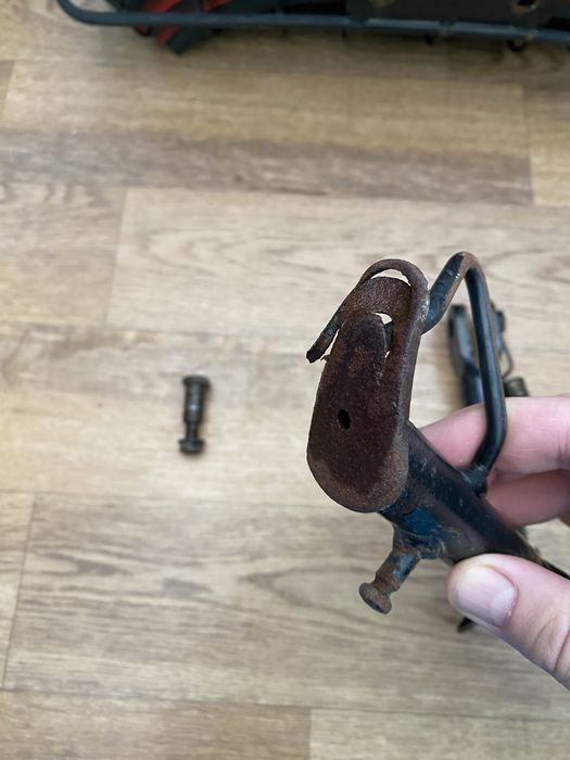 Ніжка підніжка бокова ліва  електроскутера Aima Xioma U1S