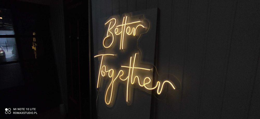 Neon Better Together, ledon
