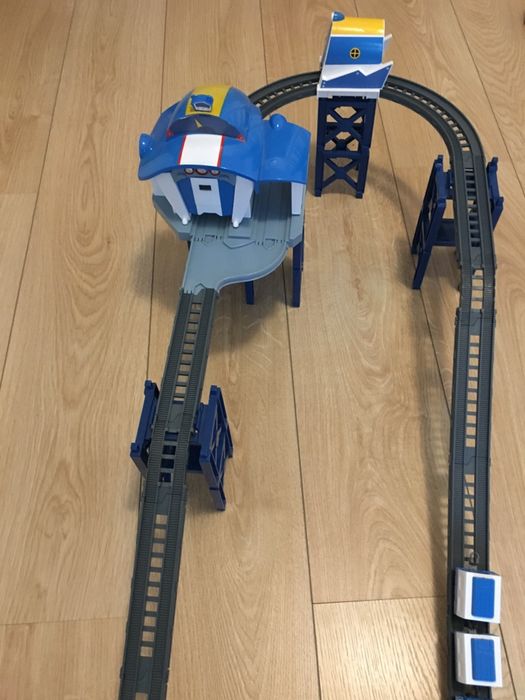 Pista Robotrains + 4 figuras