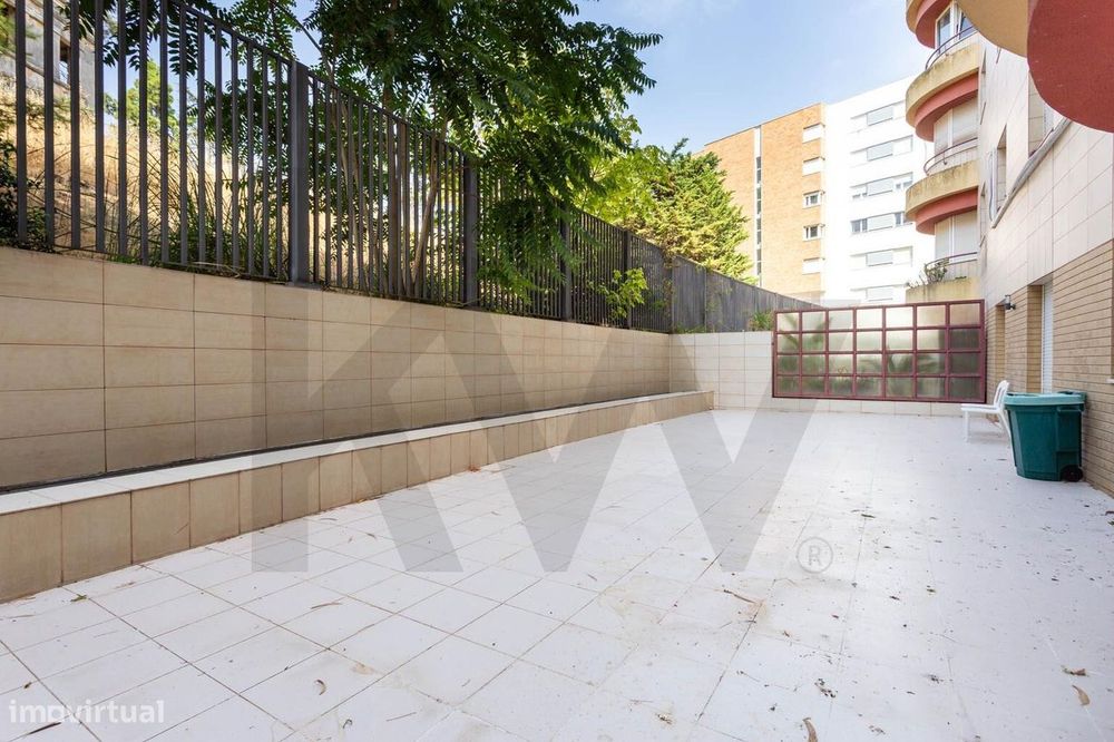 Arrendamento | Aluguer Apartamento T2 com 90m2 + terraço 70m2 + garage