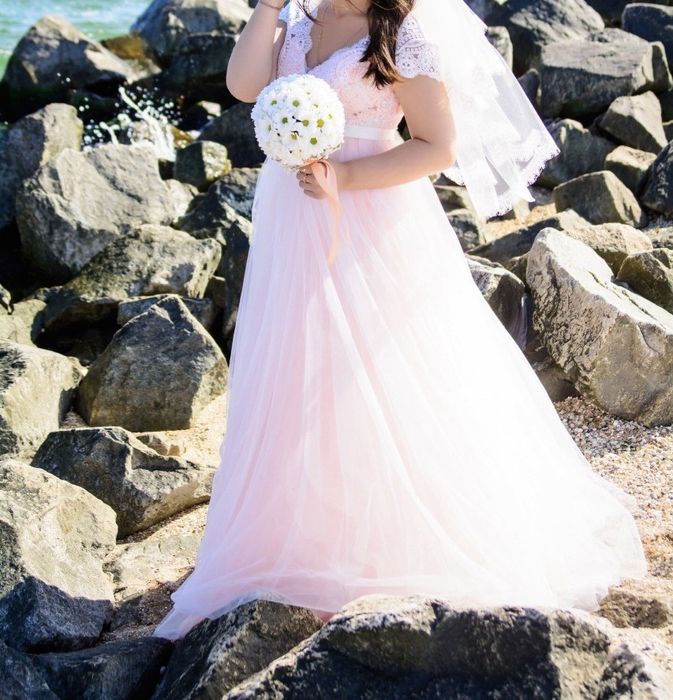 Весільна сукня б/у персикий та білий кольори