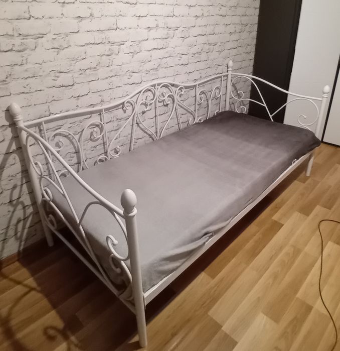 Łózko  90x200, rama metalowa