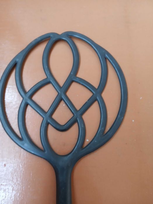 Пластикова вибивачка для килимів