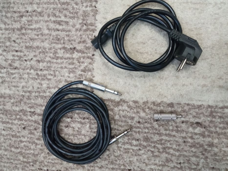 Студійний монітор KRK V6