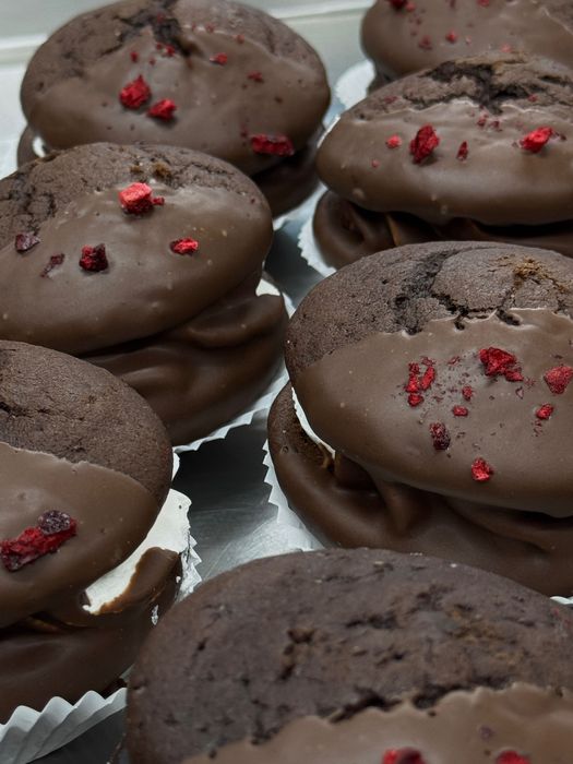 Контент-мейкер, фотограф, смм-спеціаліст