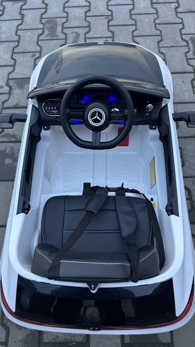 Дитячий електромобіль Mercedes Benz AMG EQA  на акумуляторі 12V  Пульт