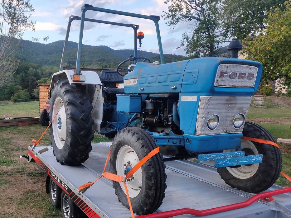Transporte de carro, trator, furgão, caravana, motos.
