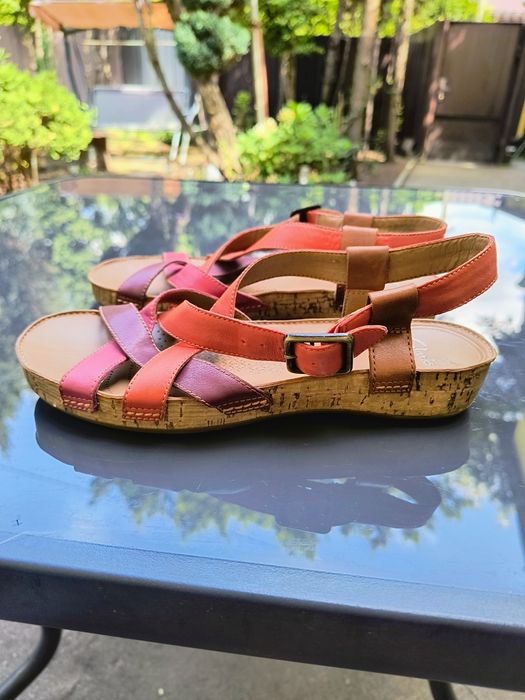 Sandały damskie skórzane Clarks rozmiar 37.