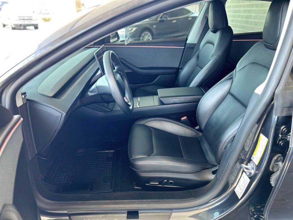 Tesla Model 3      2025
