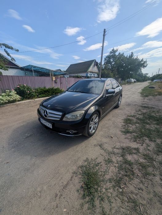 Автомобіль mercedes c200 2.2