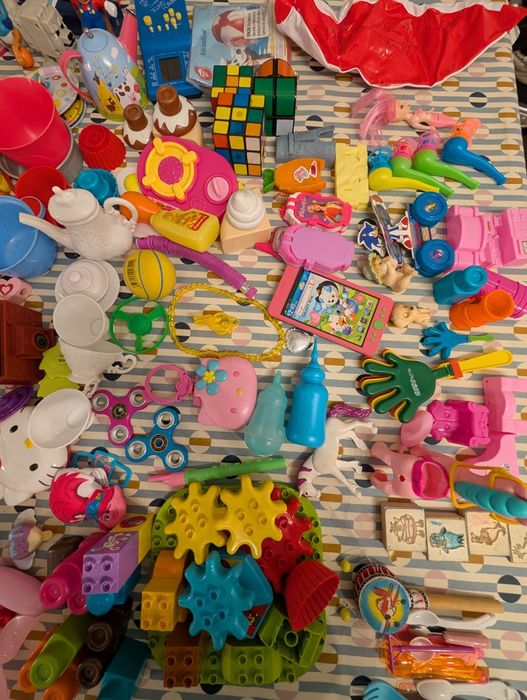 Lote de +200 brinquedos