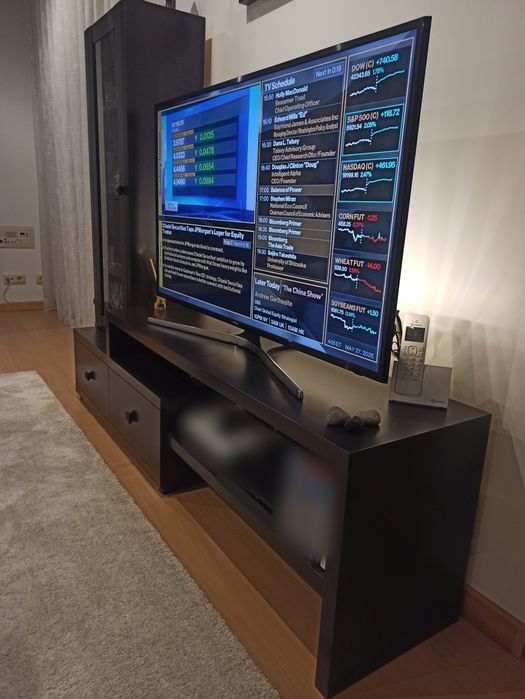 Móvel TV com cristaleira ( Cor Wengue )