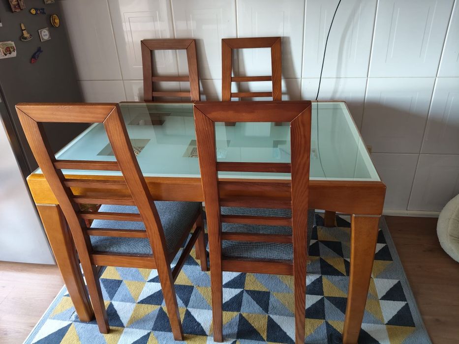 Mesa em cerejeira e 4 cadeiras