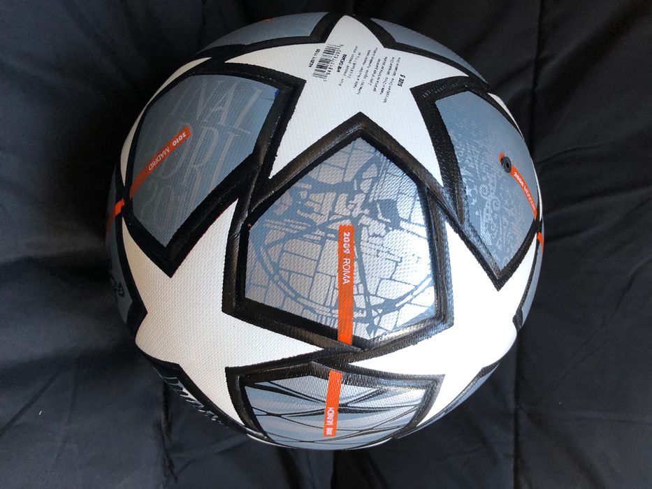 Безшовний футбольный мʼяч CHAMPIONS LEAGUE для ассфальту і трави