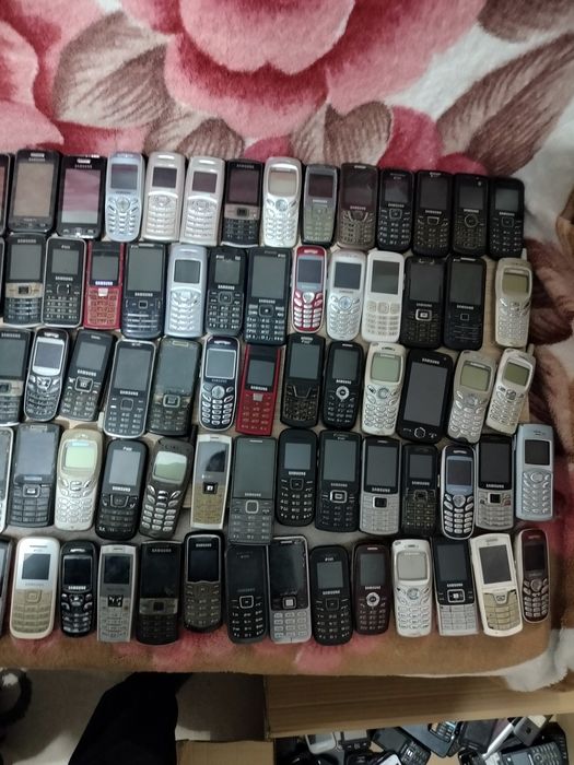 Продам лот мобільних телефонів SAMSUNG
