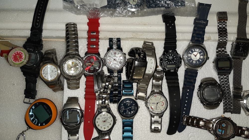 47 relógios de pulso em bom estado
