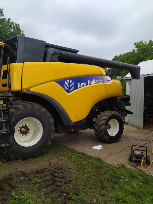 Продам комбайн NEW HOLLAND CR9060 20007р.в гарному робочому стані