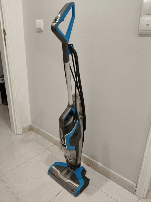 Aspirador Bissel lava e aspira