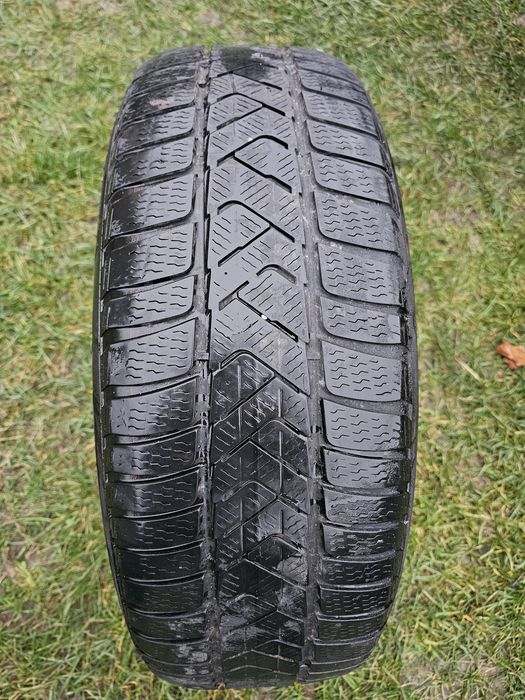 Opony zimowe Pirelli 225/60R18 104H