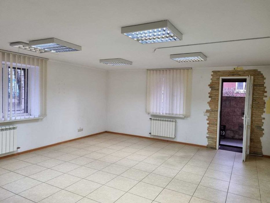 Оренда приміщення вільного призначення Степана Бандери (41 м.кв.)