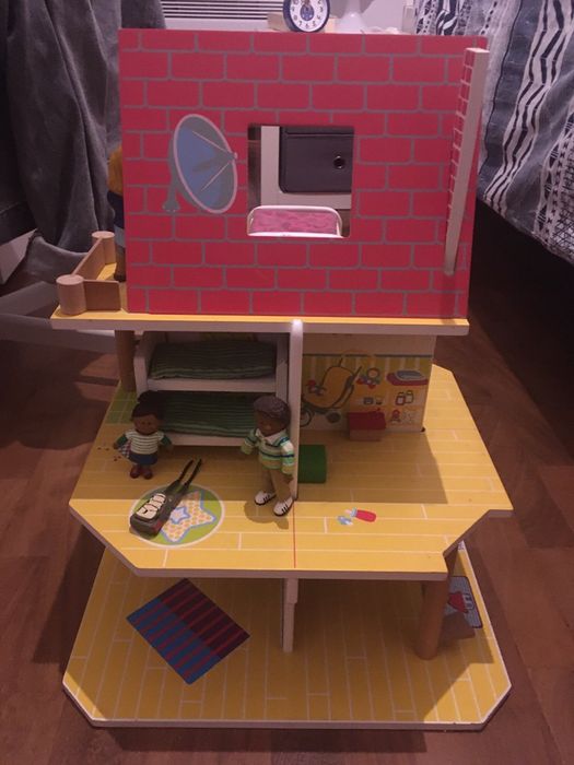 Casa de bonecas usada