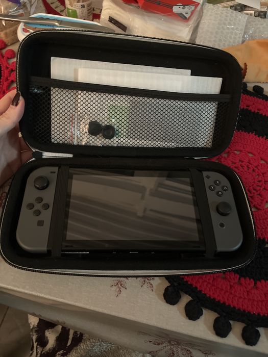 Nintendo Switch Cinzenta Completa + Bolsa + Pelicula de vidro protetor
