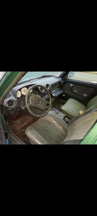 Samochód Mercedes