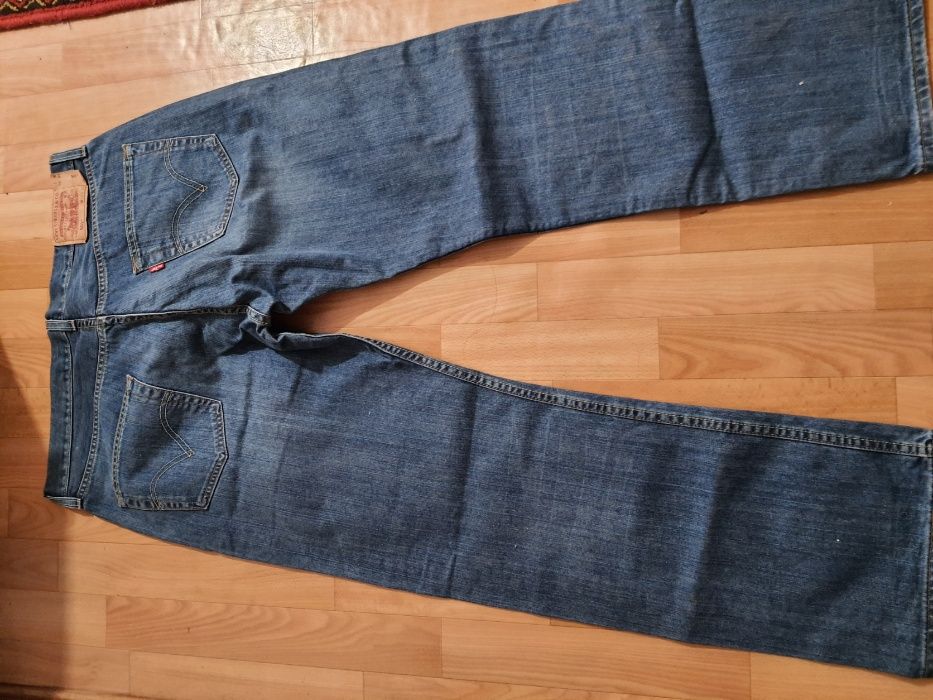 Продам джинсы LEVIS