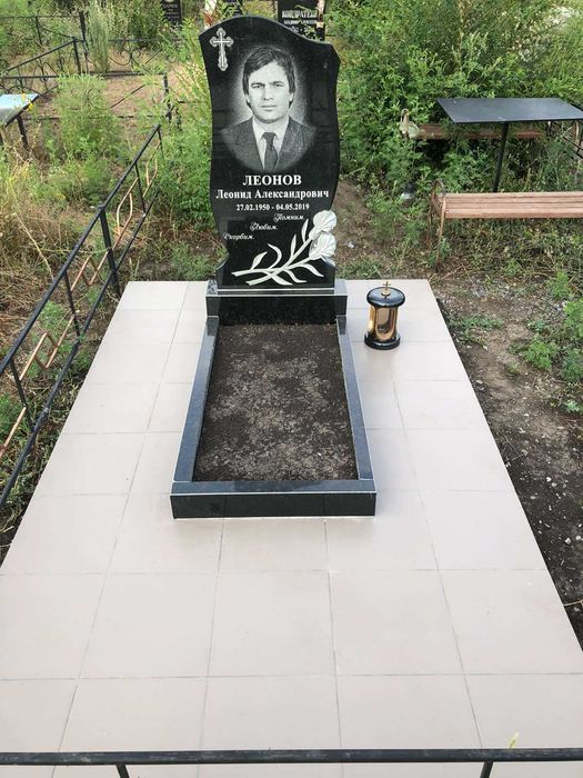 Пам'ятники  Меморіальні Комплекси Вироби з граніту