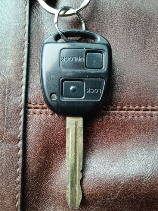 Ключ Toyota Rav 4