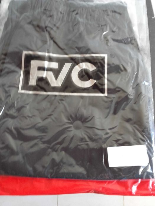 calçado e roupa nova para  cozinheiro/a