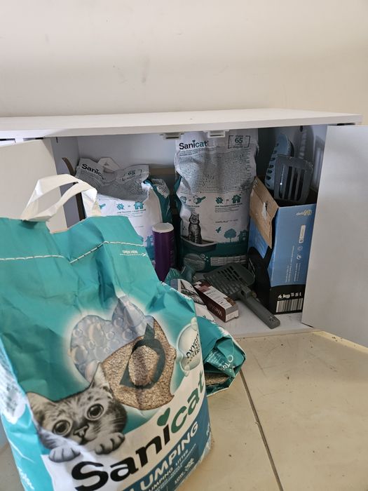 Móvel/Casota para Gatos Toca, alimentação e Arrumação