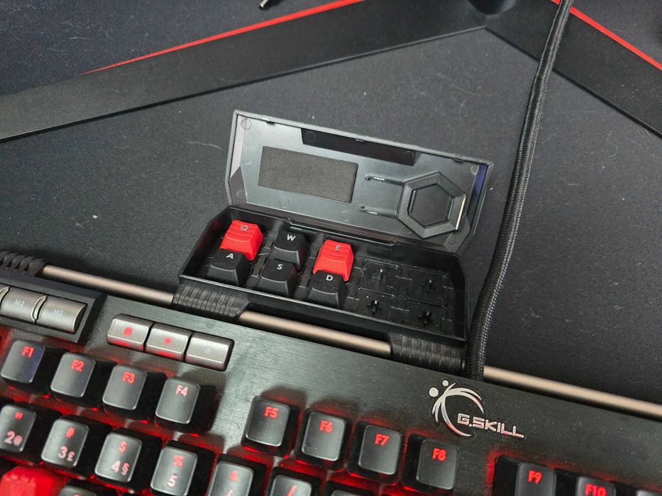 Teclado 100% G Skill RIPJAWS KM780 MX