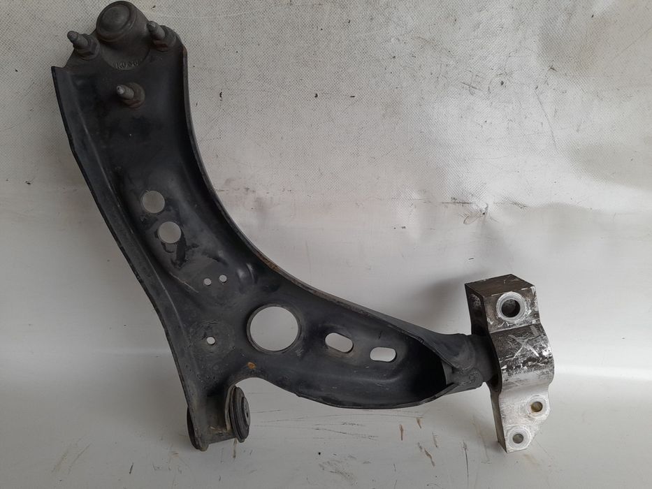 Braço de suspensão frente esquerdo VOLKSWAGEN Golf VI (5K1)