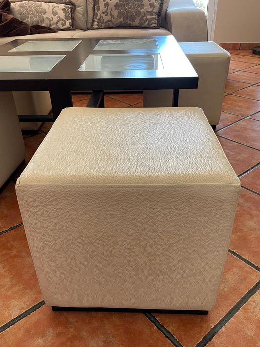 Mesa de centro com asseentos