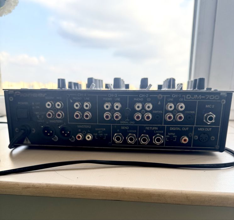 Мікшерний пульт Pioneer DJM-700