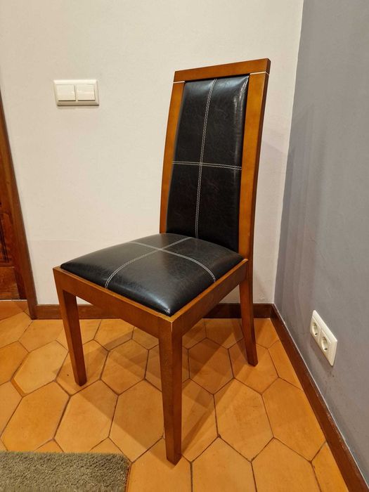 Sala de jantar em castanho