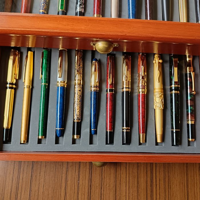 Coleção de 24 canetas de tinta permanente