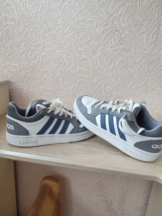 продам кроссовки адидас оригинал