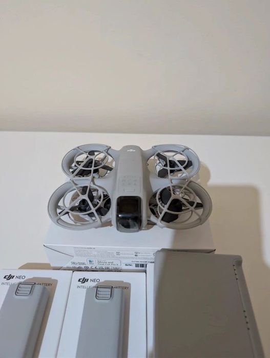 Pacote DJI Neo com Três Baterias