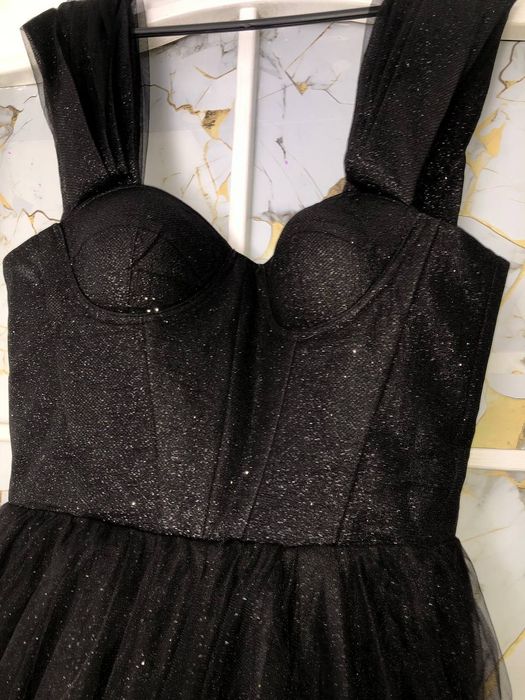 Продам випуску сукню