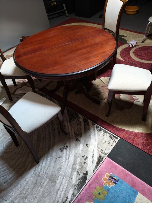 Stół okrągły plus 4 krzesła