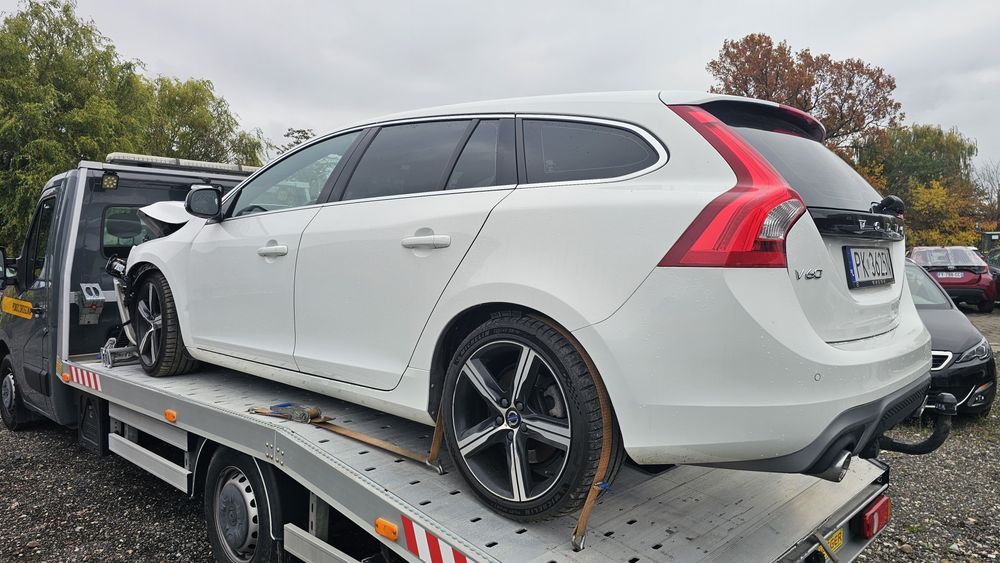 Volvo v60 I D4  R-Design 2017r 190KM Uszkodzone