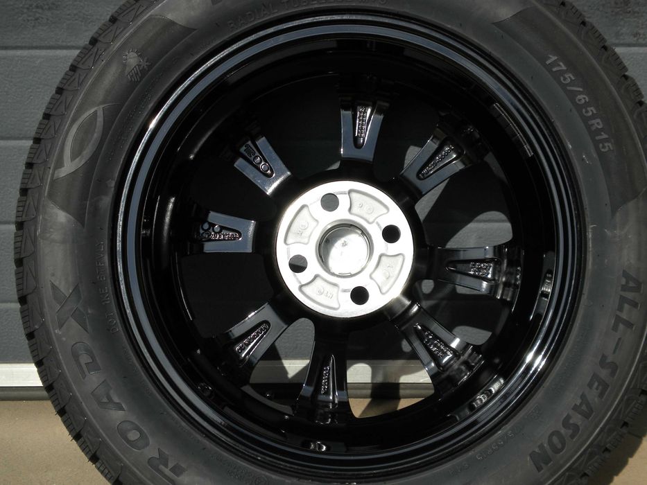 Nowe koła aluminiowe wielosezonowe 15 4x100 Toyota Yaris TPMS