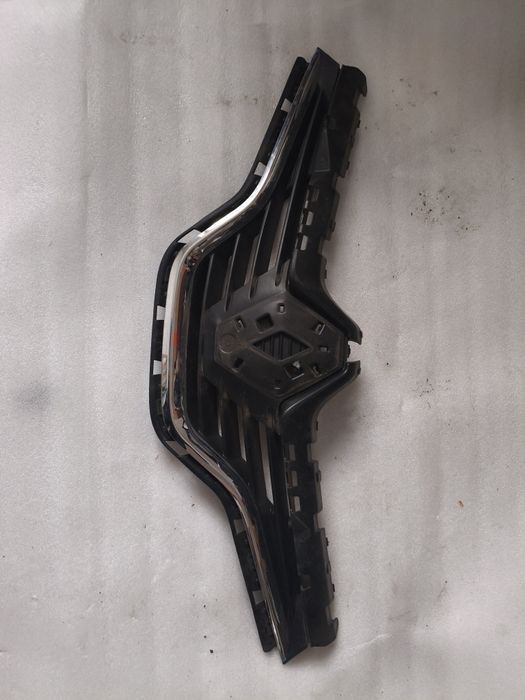 Atrapa Grill halogeny przód Renault Captur