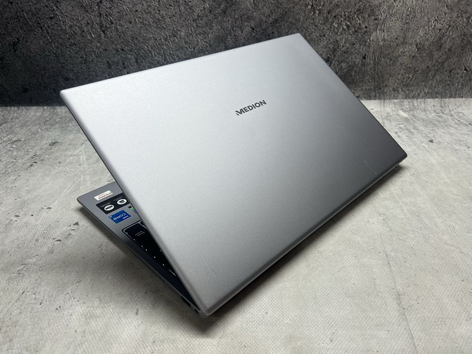 Medion / i5 1135G7 4.2GHz / 8GB DDR4 / 256SSD / IRIS / 15.6 FHD / W11