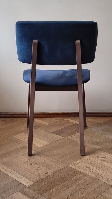 Стілець м'який, дерево, велюр. 1 шт.