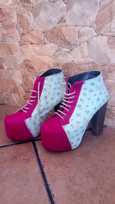 3 pares botas pretas Geoffrey Campbell rosa com flores e azuis escuras