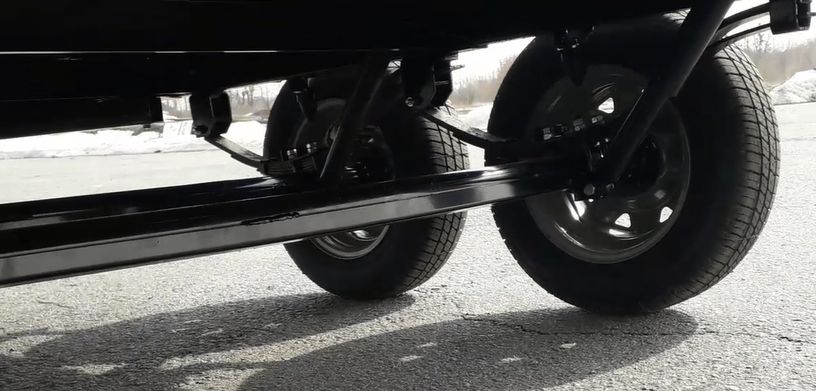 Легковий двовісний причіп.