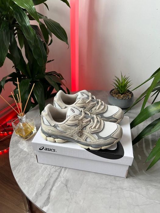 Нові жіночі кросівки , замшеві кросівки , женские кроссовки светлые